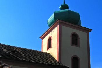 Kostel Všech Svatých v Knovízi ( © Pavel Vítek 07/2008)