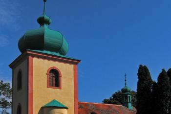 Kostel Všech Svatých v Knovízi ( © Pavel Vítek 07/2008)