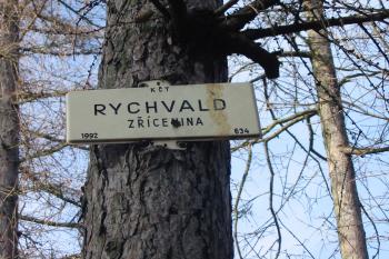 klasické označení již ze všech hradů pomalu mizí (© D Dohňanský, 03/2014)