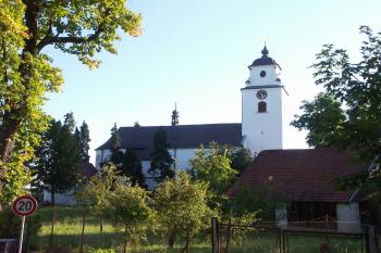 pohled od severu od hřbitova ( © Milan Caha 09/2008)