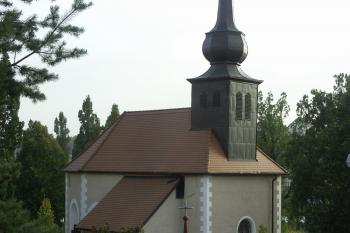 pohled z ulice Bezděkov (od severozápadu) ( © Milan Caha 10/2007)