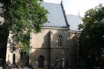Jižní stěna trojlodí a presbytáře (© Ivan Grisa, 09/2008)