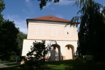 jižní průčelí zámku ( © Jan P. Štěpánek 09/2008)