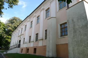 hlavní, západní průčelí zámku ( © Jan P. Štěpánek 09/2008)
