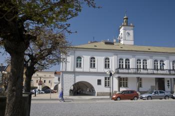 pohled od kašny (© Tomáš Berka, 04/2009)