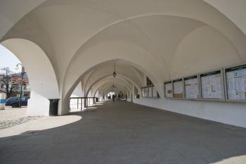 podloubí (© Tomáš Berka, 04/2009)