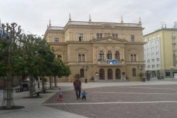 Pohled od radnice ( © Ivo Rozehnal 09/2019)