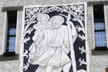 sgrafitová výzdoba kostela ( © Jan P. Štěpánek 02/2008)