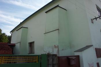 boční průčelí ( © Milan Caha 09/2008)