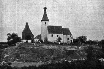 kostel od jihu na poč. 20. století (© Antonín Podlaha: Posvátná místa království Českého; Díl 1. Vikariáty: Českobrodský, Černokostelecký, Mnichovický a Prosecký, Dědictví sv. Jana Nepomuckého, Praha 1907)