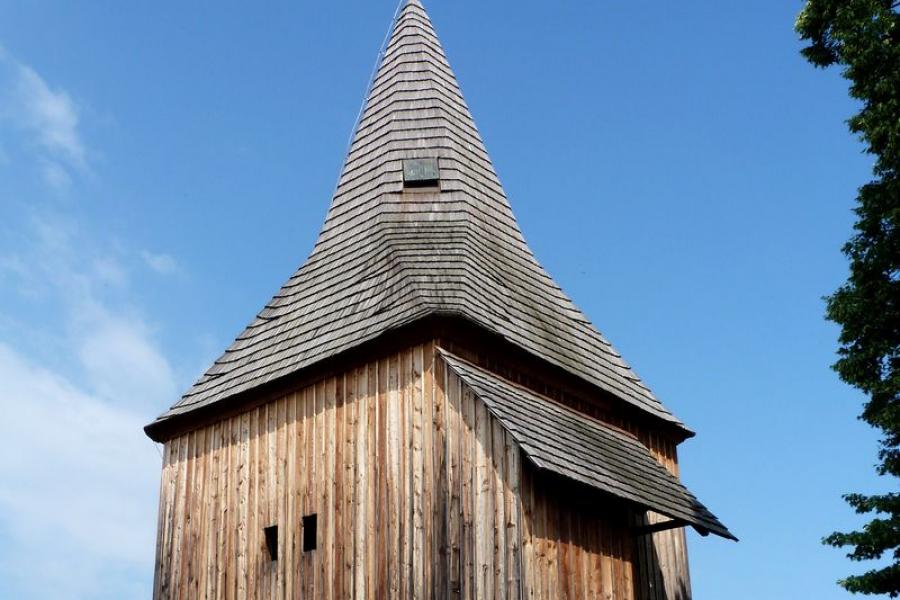 zvonice u kostela sv. Šimona a Judy