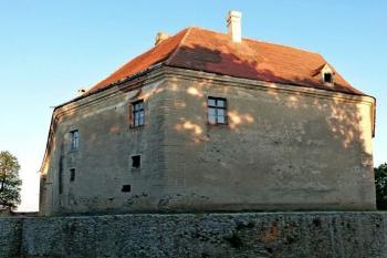 severní čelo hradu (© Jan P. Štěpánek 06/2013)