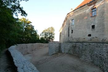 obnovený hradní příkop ( © Jan P. Štěpánek 06/2013)