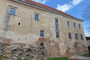 Jižní palác (© Dušan Dohňanský  04/2022)