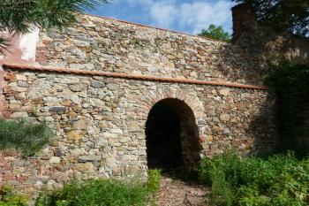 Hrad Sádek (© Jaroslav Šefčík, 08/2009)