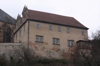 Vysokokostelská škola (děkanství) od jihu ( © Ivan Grisa 03/2011)
