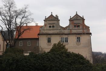 Vysokokostelská škola (děkanství) od západu ( © Ivan Grisa 03/2011)