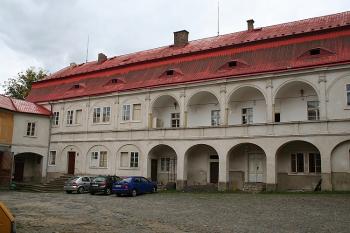 Jižní křídlo, pohled k jihovýchodu (© Ivan Grisa, 09/2008)