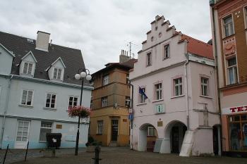 Dům č. p. 73 na někdejším Hrnčířském trhu se stupňovitým štítem (1570) (© Ivan Grisa, 09/2008)