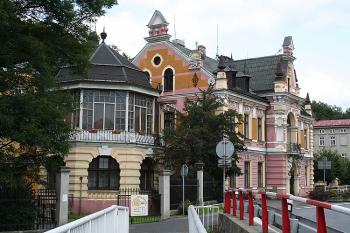 Ředitelství rabštejnských přádelen v eklektické přestavbě z roku 1894 (© Ivan Grisa, 09/2008)
