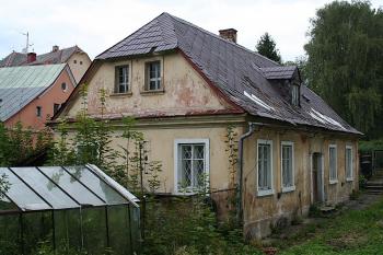 Zděný předměstský domek v Žižkově ulici (© Ivan Grisa, 09/2008)
