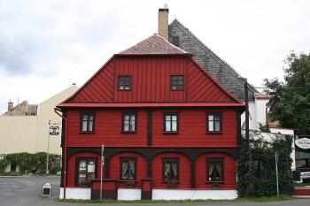 Roubený dům na rohu Dvořákovy a Mlýnské ulice (© Ivan Grisa, 09/2008)