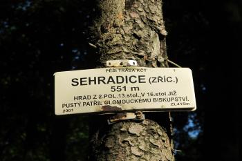 klasické to bývalé označování hradů (© D Dohňanský, 06/2017)