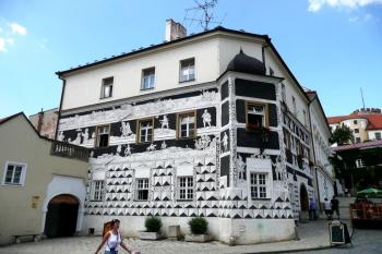 východní průčelí domu U Rytířů ( © Jan P. Štěpánek 07/2008)