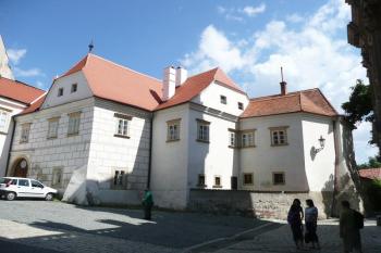 pohled na Kanovnické domy od Dietrichštejnské hrobky ( © Jan P. Štěpánek 07/2008)
