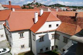 střechy Kanovnických domů z terasy Dietrichštejnské hrobky ( © Jan P. Štěpánek 07/2008)