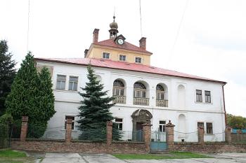 Hlavní (jižní) průčelí zámku (© Ivan Grisa, 09/2008)