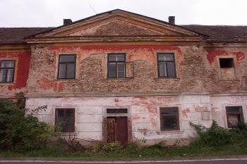 rizalit na severním průčelí ( © Milan Caha 09/2008)