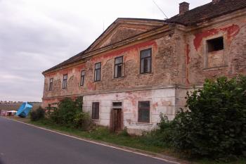 severovýchodní nároží ( © Milan Caha 09/2008)