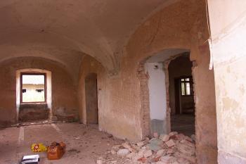klenuté místnosti v přízemí ( © Milan Caha 09/2008)