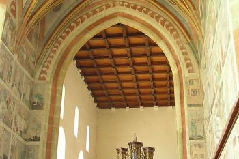 pohled do lodi s kruchtou (© Karel Husák, 06/2007)