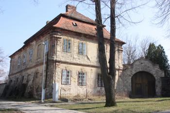 Bývalá fara od západu ( © Ivan Grisa 03/2010)