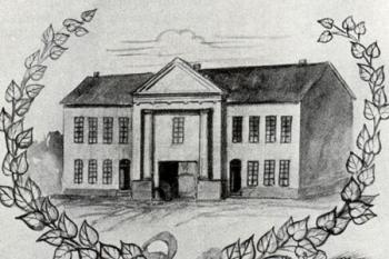 Úřednická budova po Skrbenských před opravou ve dvouletém plánu. Byla postavena v letech 1600 – 1620 ( © Ludvík Tvrdý, 700 let Šenova (Místní národní výbor v Šenově u Ostravy 1986))