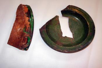 Historický materiál nalezený při rekonstrukci dřívější budovy areálu zámku Šenov (nyní Základní umělecká škola V. Wunsche) ( © Miroslav BITTER 08/2007)