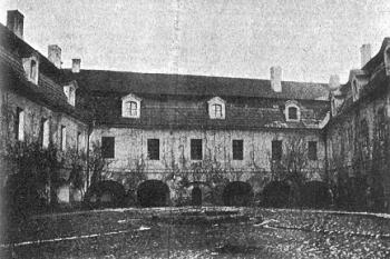 nádvoří počátkem 20. století ( © H. Lankočí: Obec a panství Šenov. Kronika starobylé slezské dediny, Polská Ostrava 1914)