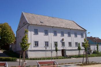 Pozlovice - fara (© Ivo Rozehnal, 09/2008)