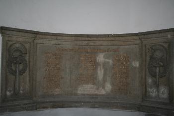 Památník padlým z I. světové války v okrouhlé věžici (© Ivan Grisa, 09/2008)