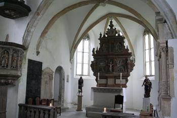 Průhled do presbytáře (© Ivan Grisa, 09/2008)