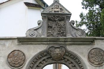 Jihozápadní brána na hřbitov (© Ivan Grisa, 09/2008)