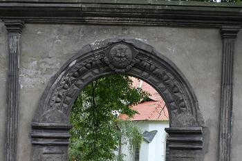 Východní brána na hřbitov (© Ivan Grisa, 09/2008)