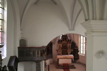 Pohled z kruchty do dvojlodí a presbytáře (© Ivan Grisa, 09/2008)