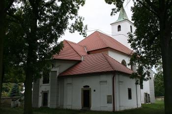 Sakristie a závěr kostela od severovýchodu (© Ivan Grisa, 09/2008)