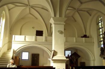 loď s kruchtou (© Karel Husák, 09/2005)