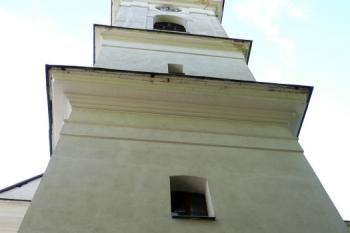 podhled na kostelní věž ( © Jan P. Štěpánek 09/2008)