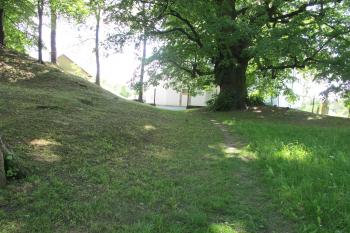 příchod od kostela (© D Dohňanský, 06/2017)