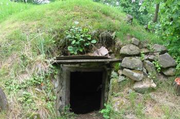 částečně opravený sklípek (© D Dohňanský, 05/2015)